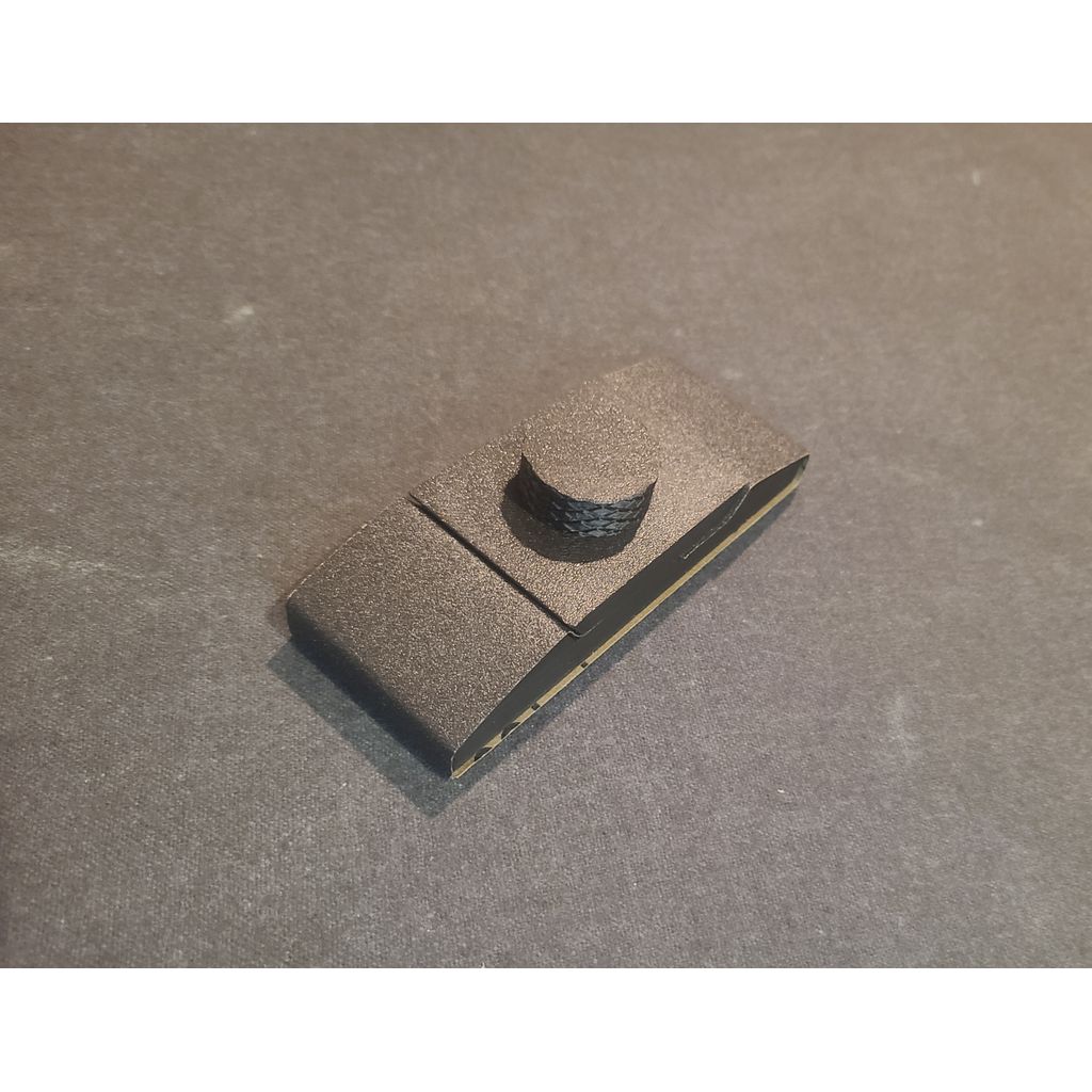 Удобная модель для установки наждачной бумаги