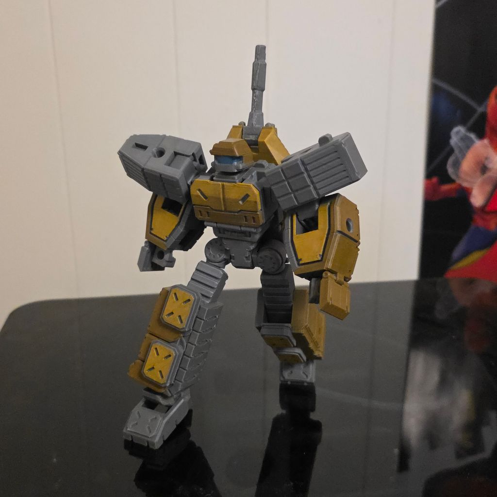 Позиционная фигурка трансформера в виде танка