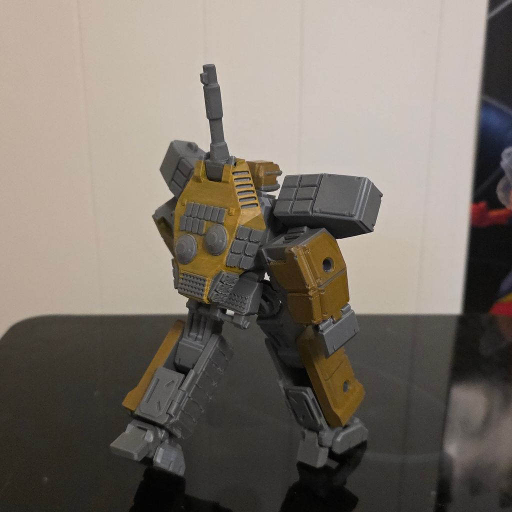 Позиционная фигурка трансформера в виде танка