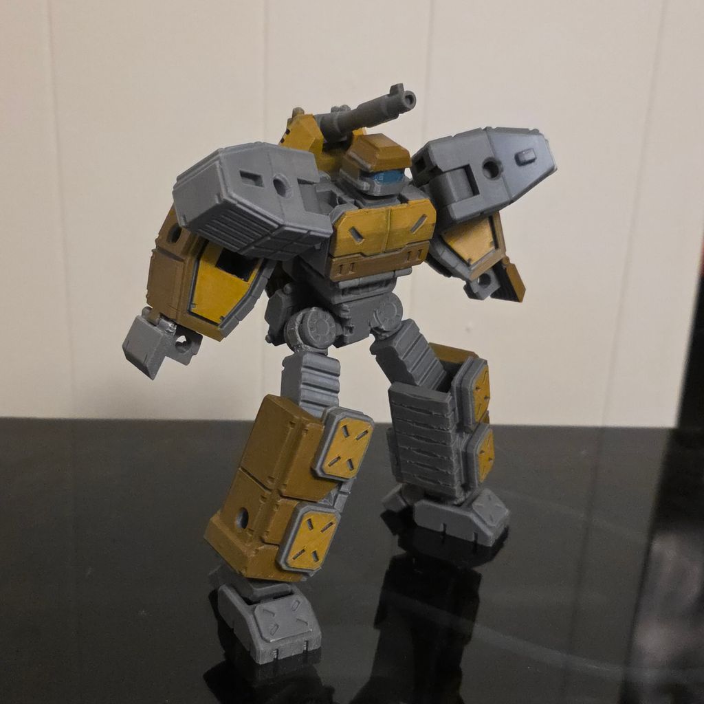 Позиционная фигурка трансформера в виде танка