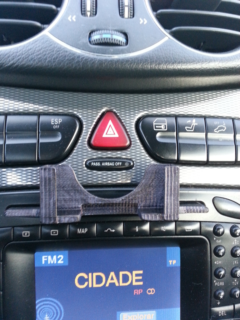 Держатель для смартфона в слоте CD