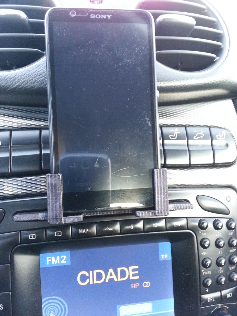 Держатель для смартфона в слоте CD