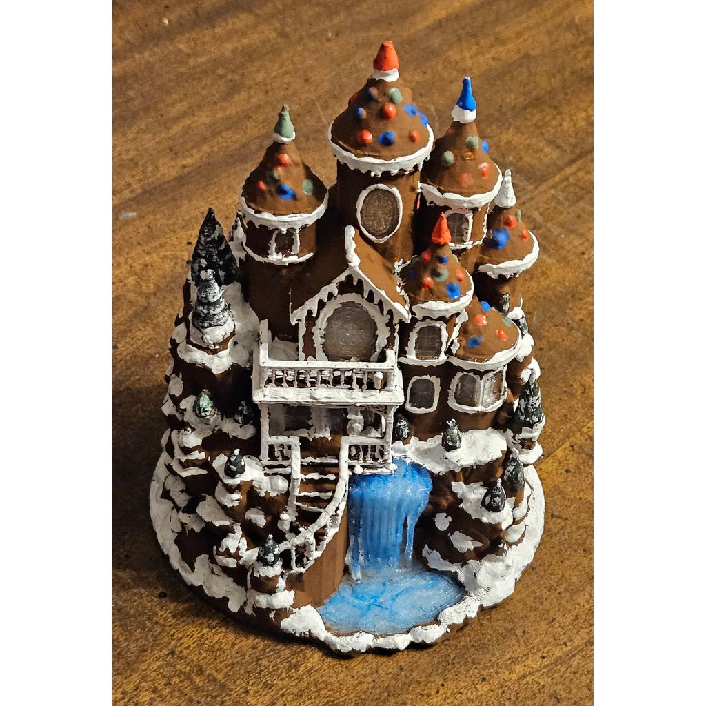 Модель Пряничного Замка с Водопадом