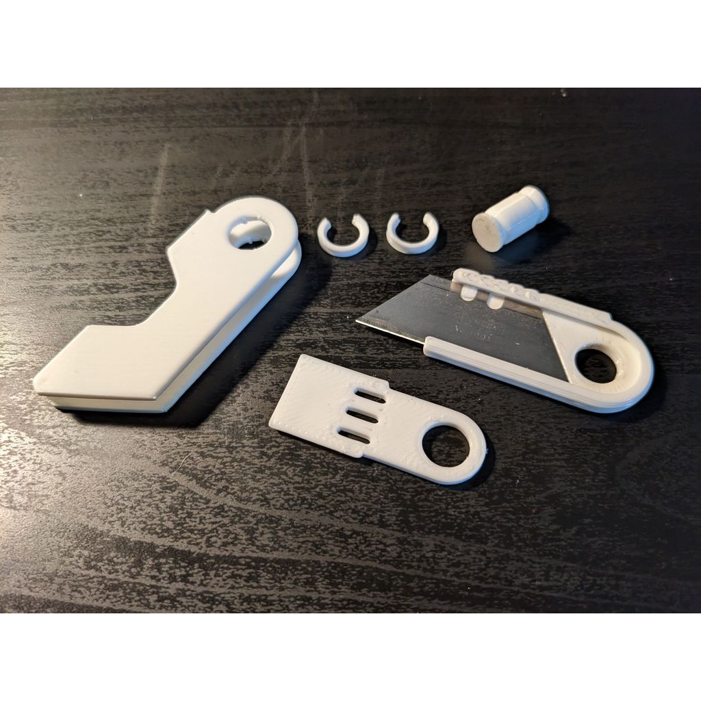 Полезный складной утилитарный нож