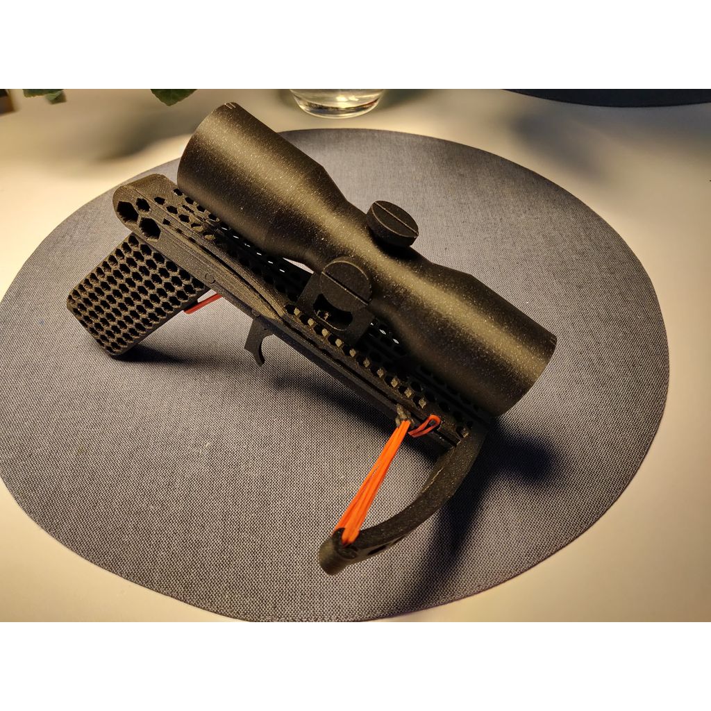 Наружный арбалет с насадным прицелом