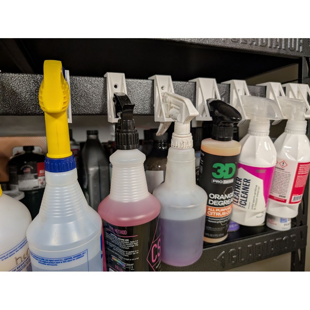 Держатель для распылителей на стену