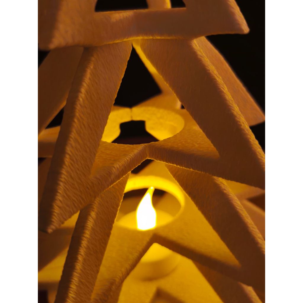 Тихое Сияние – Геометрическая Рождественская Елка