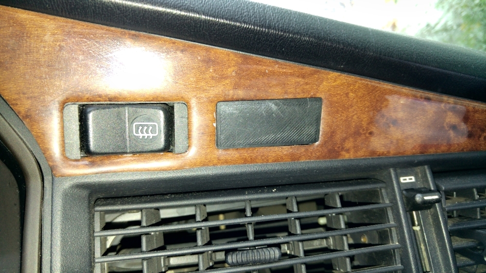 Маленькая заглушка для отверстия кнопки передней панели Mercedes Benz 190E