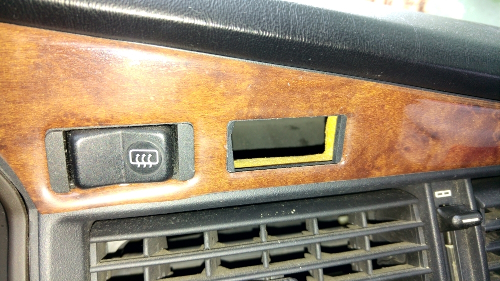 Маленькая заглушка для отверстия кнопки передней панели Mercedes Benz 190E