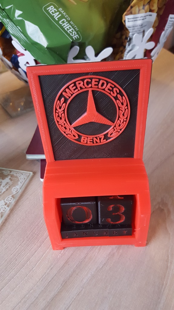 Календарь с логотипом Mercedes