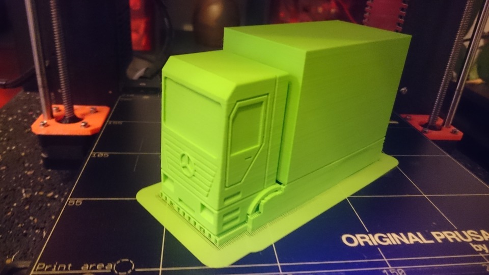 Игрушечный грузовик