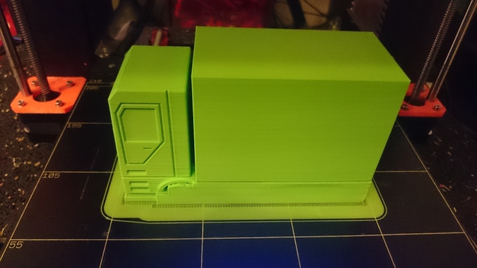 Игрушечный грузовик