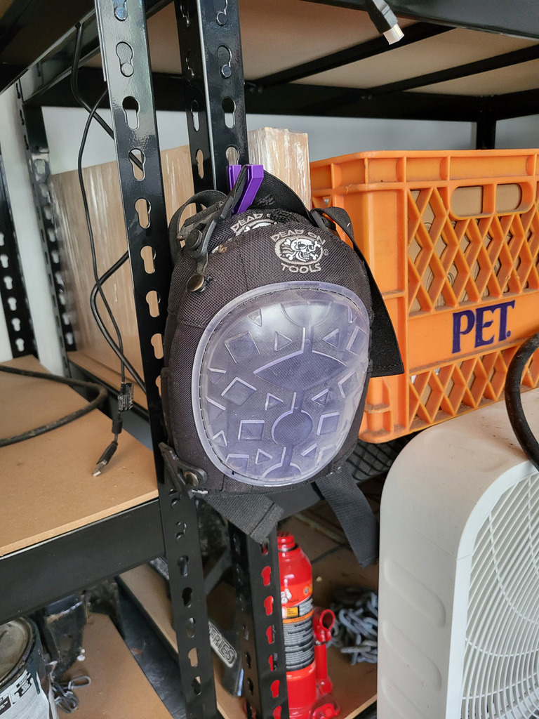 Держатели для полок Teardrop Rivet Rack