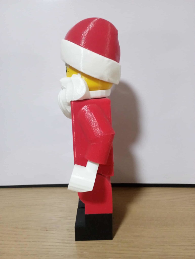 Гигантская минифигура Санты