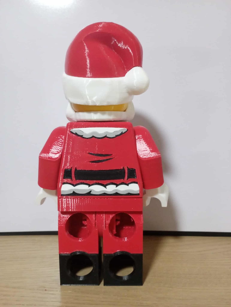 Гигантская минифигура Санты