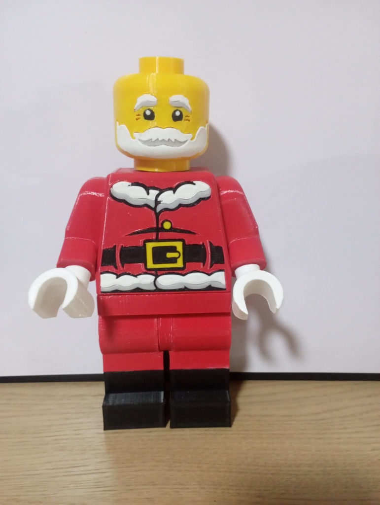 Гигантская минифигура Санты