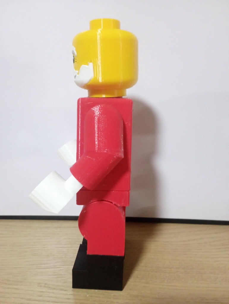 Гигантская минифигура Санты