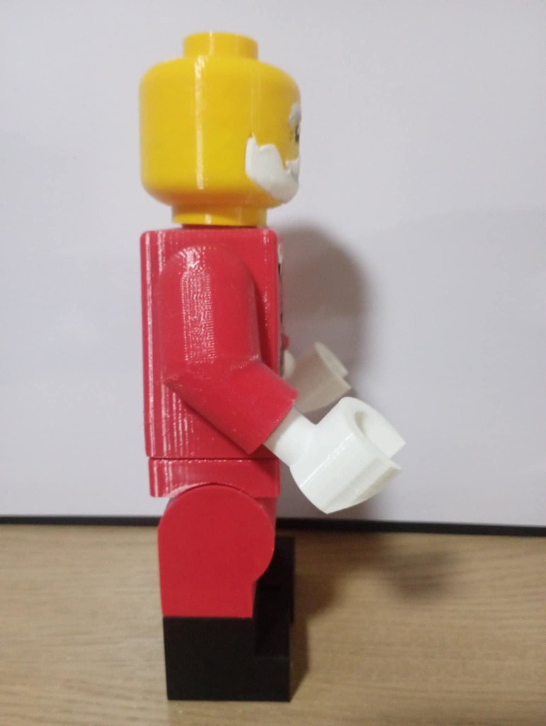 Гигантская минифигура Санты