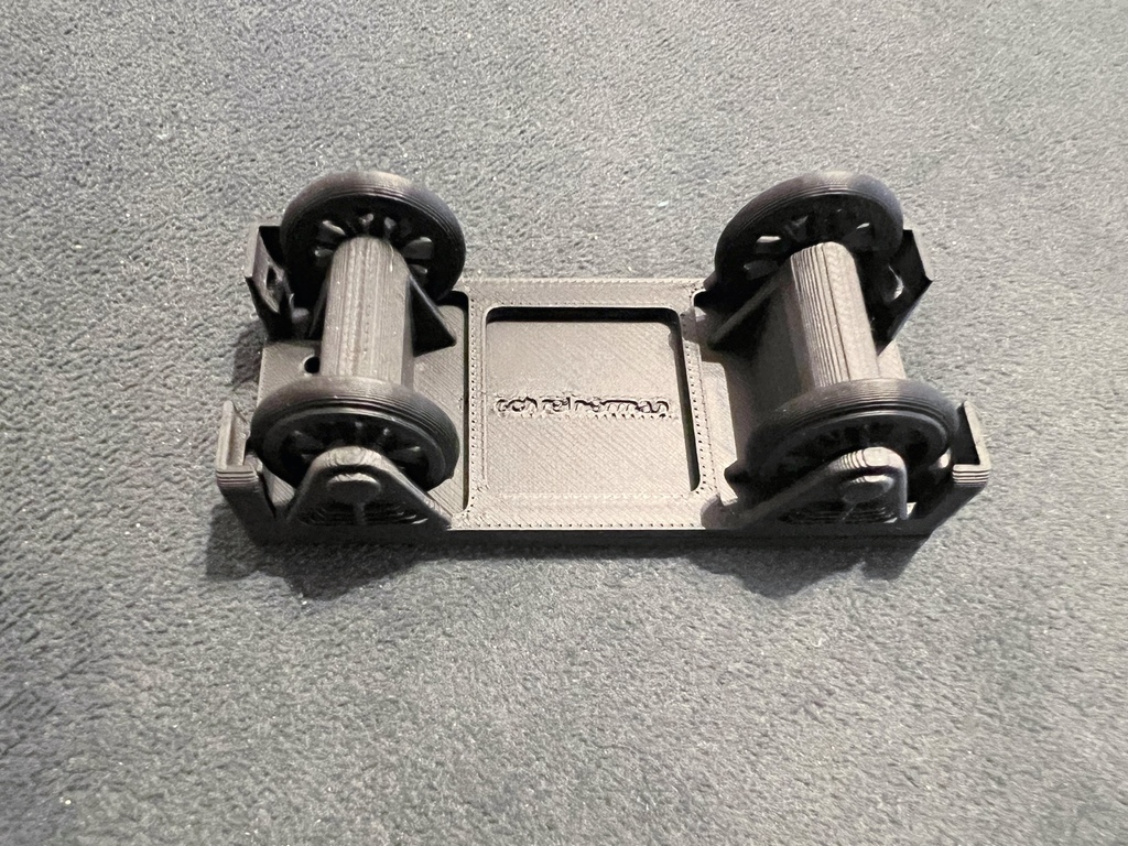 Деревянный железнодорожный крытый грузовой вагон