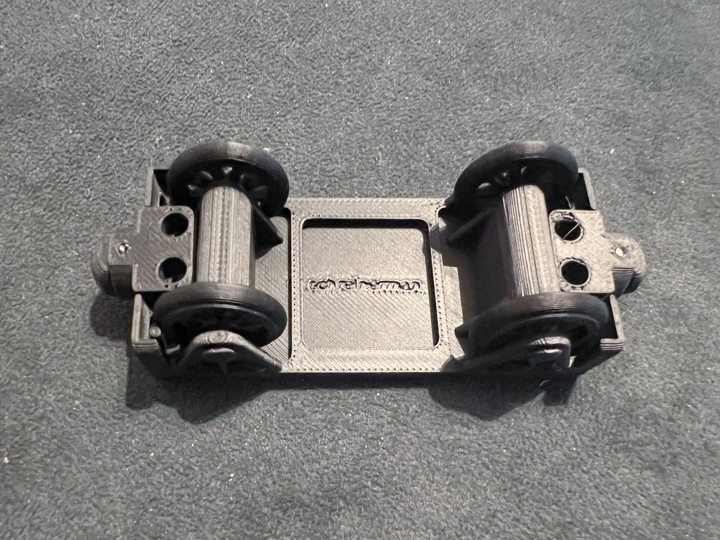 Деревянный железнодорожный крытый грузовой вагон