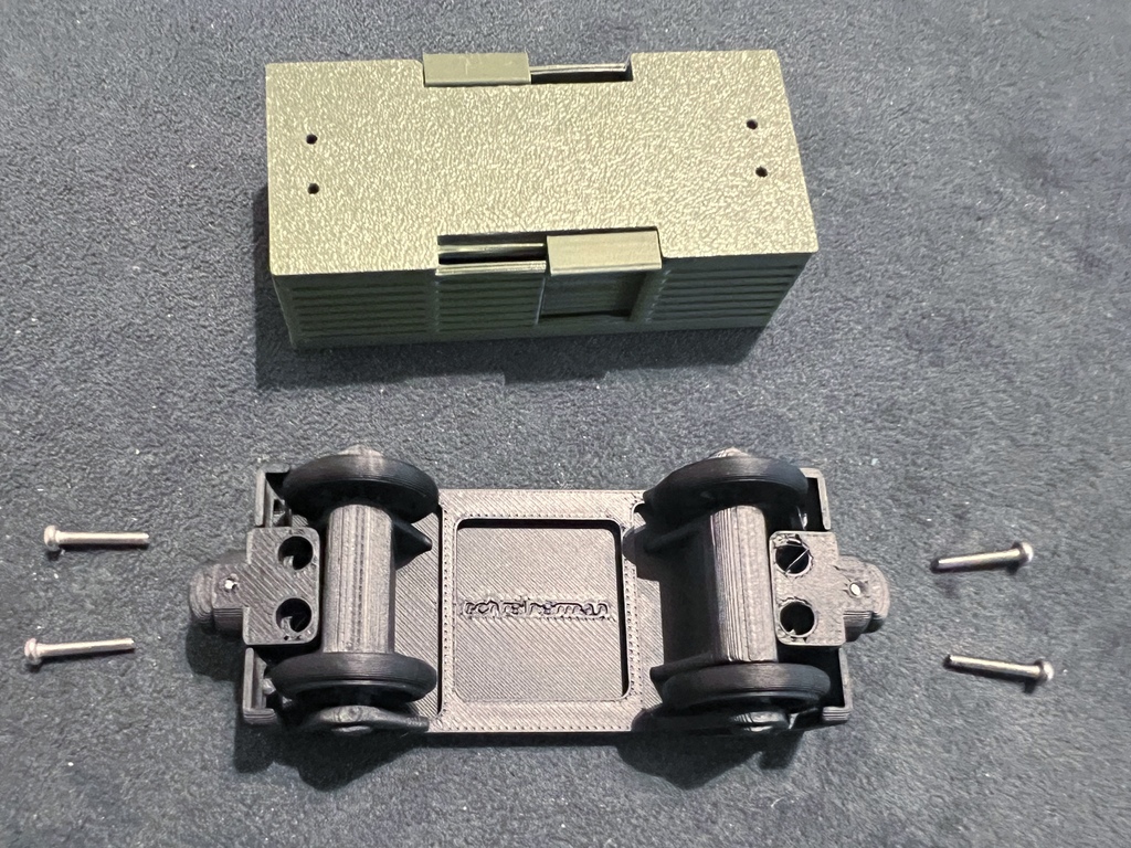 Деревянный железнодорожный крытый грузовой вагон