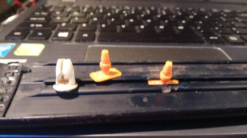 Простой штифт для крепления порога