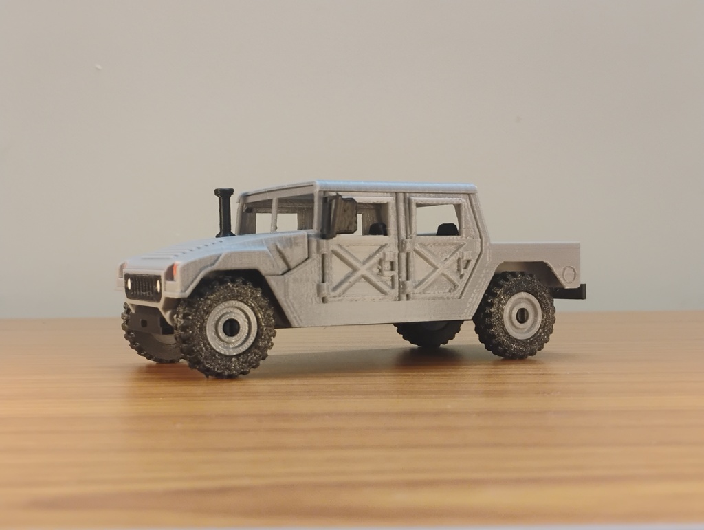 Модель HUMVEE в масштабе 1:32