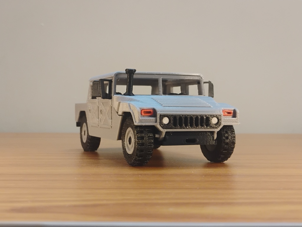 Модель HUMVEE в масштабе 1:32