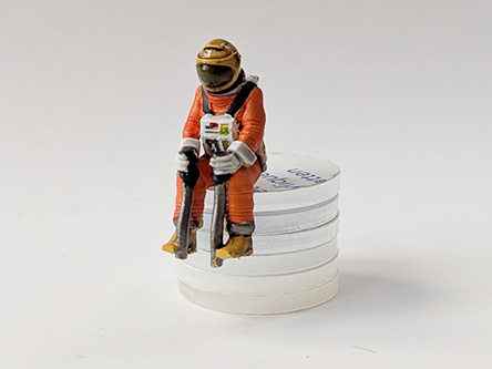 Экипаж Лунной базы в скафандрах EVA