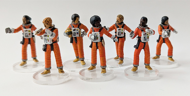 Экипаж Лунной базы в скафандрах EVA