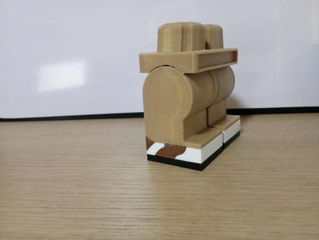 Гигантская минифигура Гонзо из Muppets