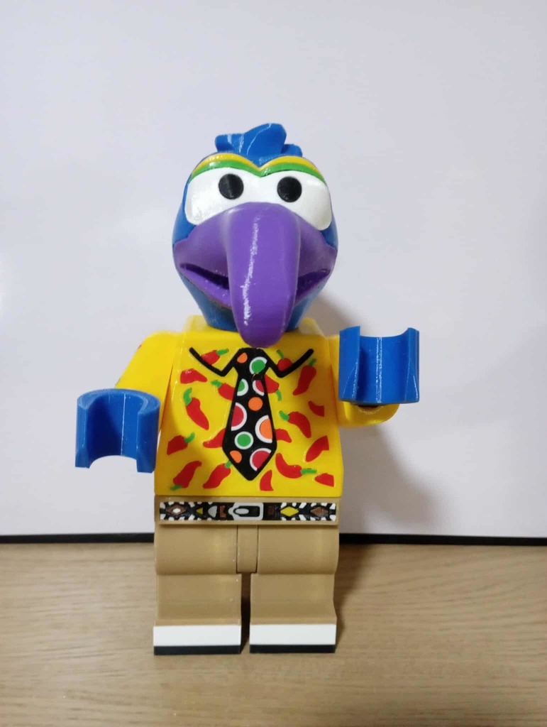 Гигантская минифигура Гонзо из Muppets