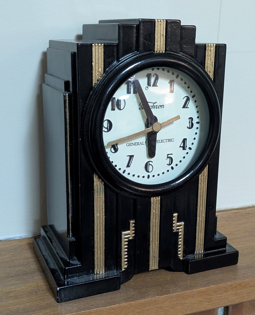 Часы на камин в стиле ар-деко