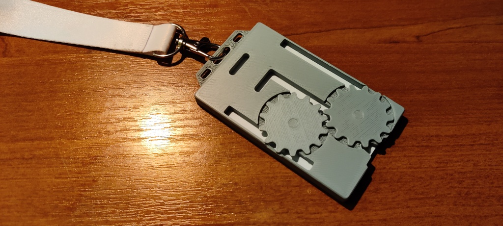 Держатель ключ-карты с вращающимися шестеренками