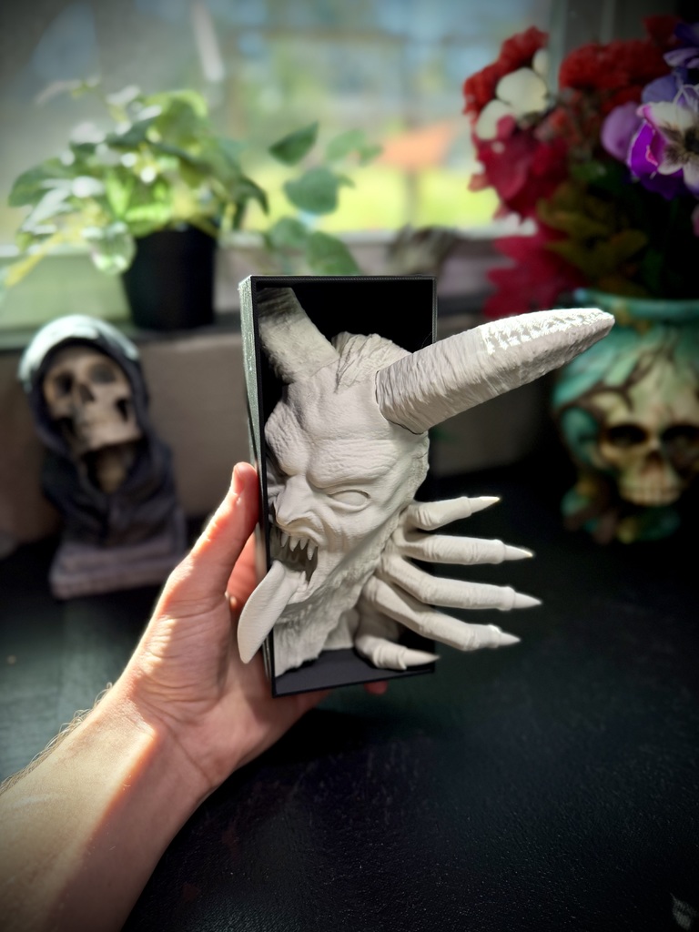 Книжная полка Krampus