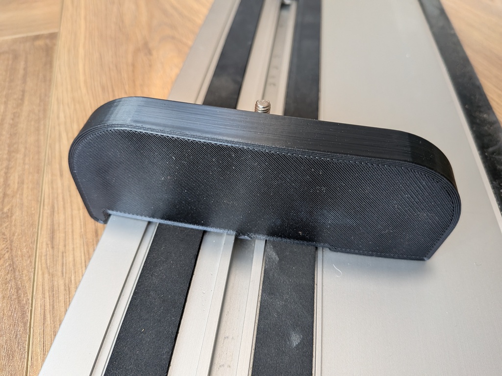 Зажим для обрезки краев дверей в месте установки для пил Festool