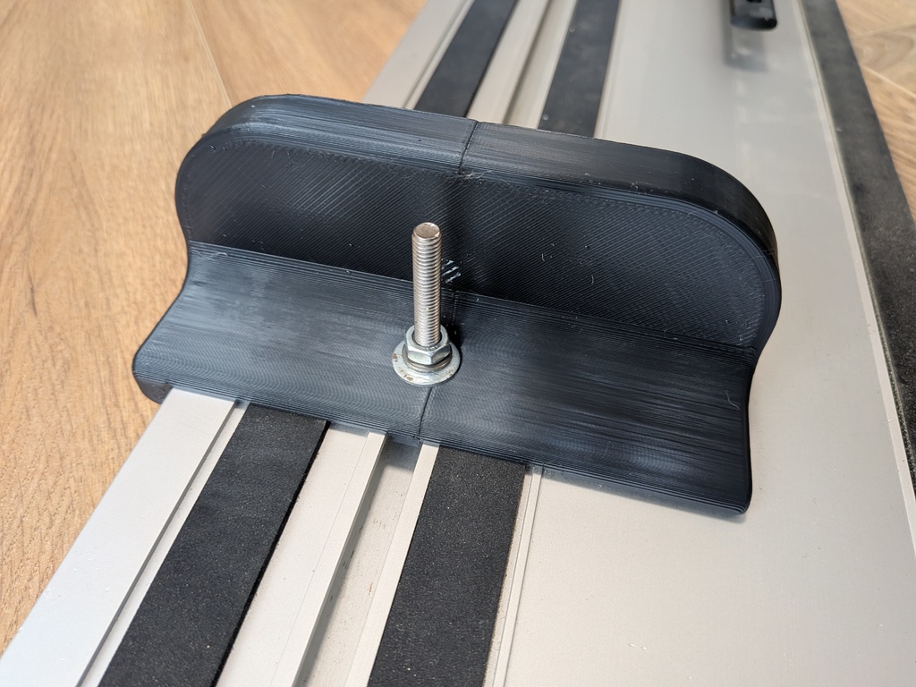 Зажим для обрезки краев дверей в месте установки для пил Festool