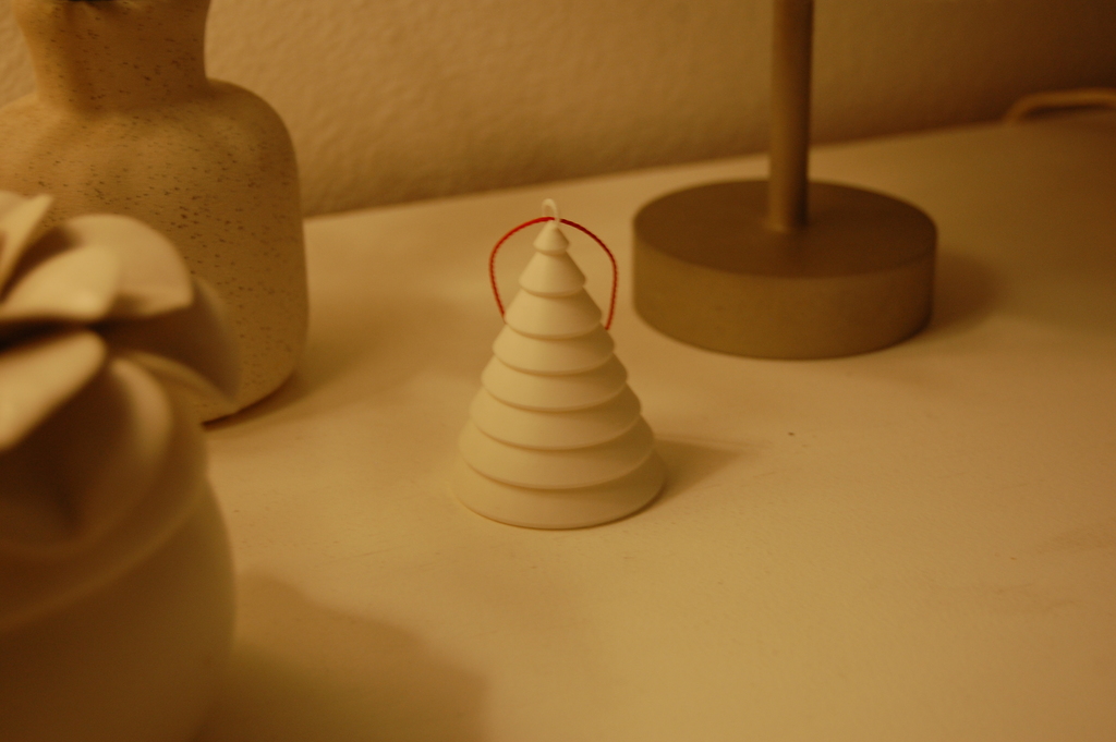 Современная рождественская елочная игрушка