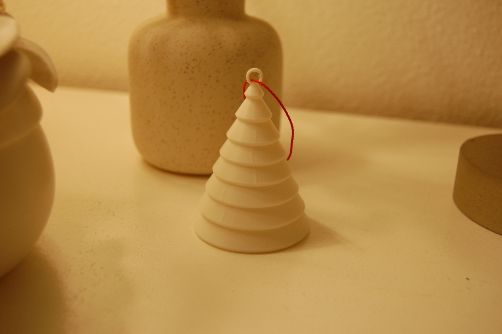 Современная рождественская елочная игрушка