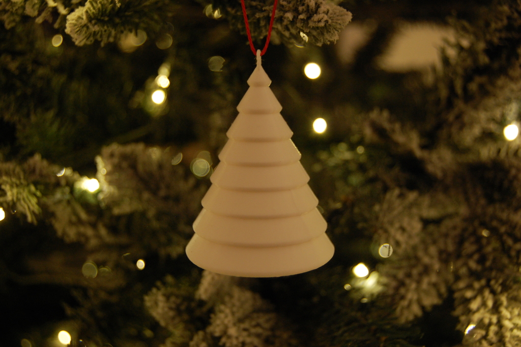 Современная рождественская елочная игрушка