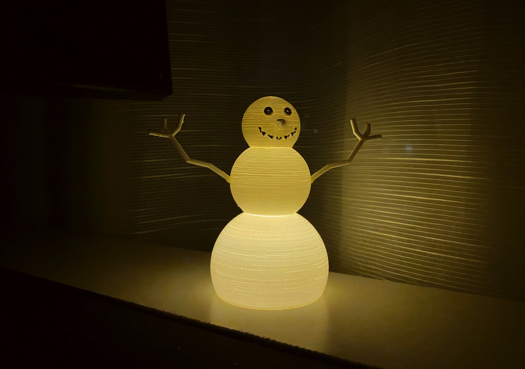 Светящийся снеговик для зимнего декора