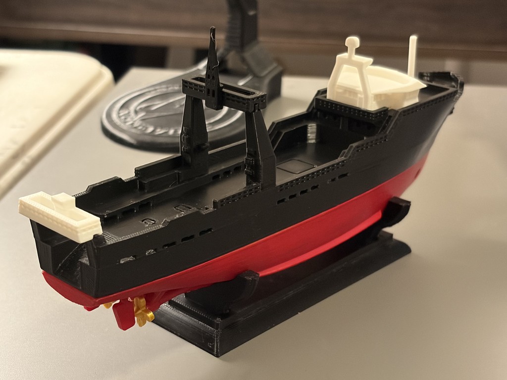 Модель рыболовного траулера FV Alaska Ranger