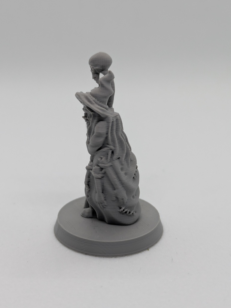 Миниатюра старой ведьмы без поддержки