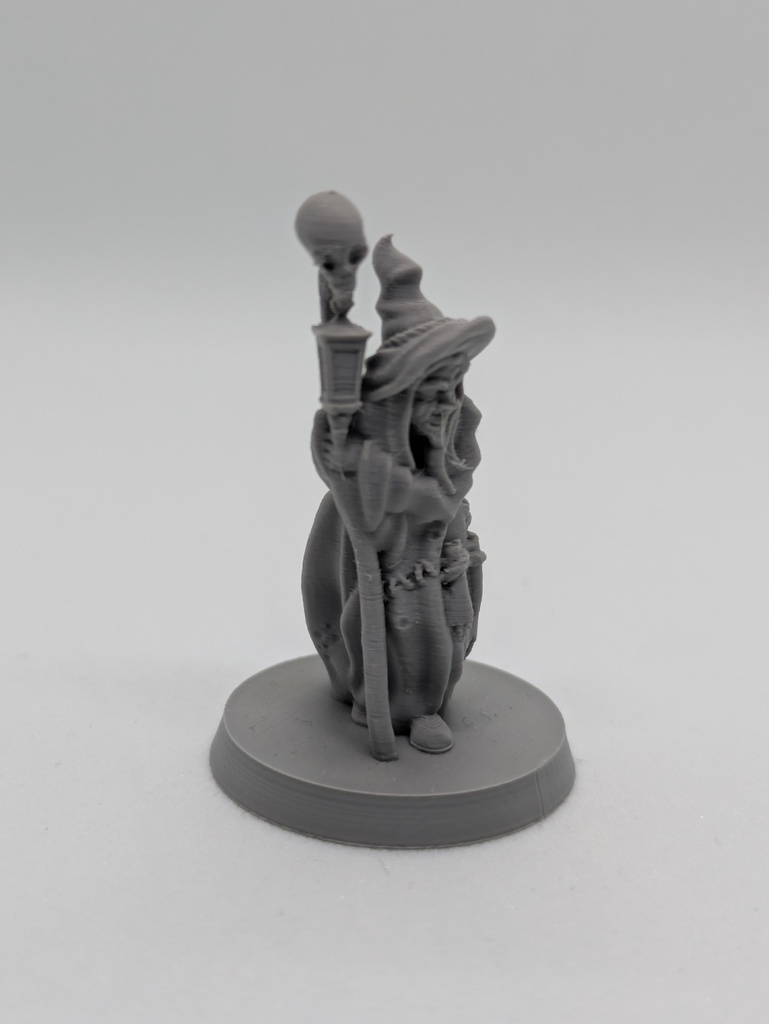 Миниатюра старой ведьмы без поддержки