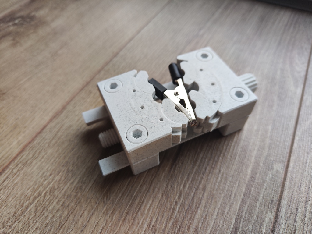 Фрактальный зажим для мелких изделий