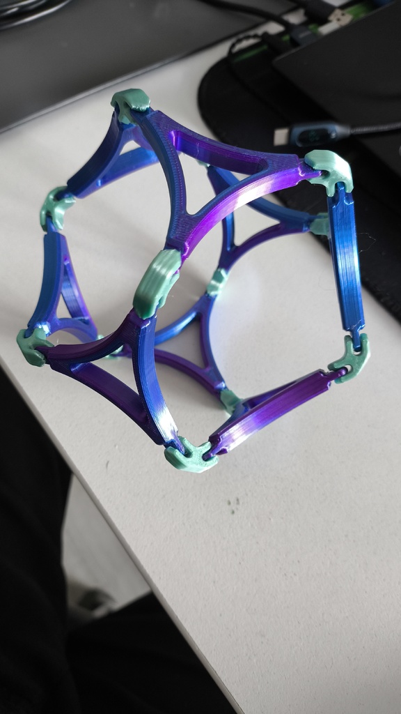 Расширяющиеся геометрические фигуры