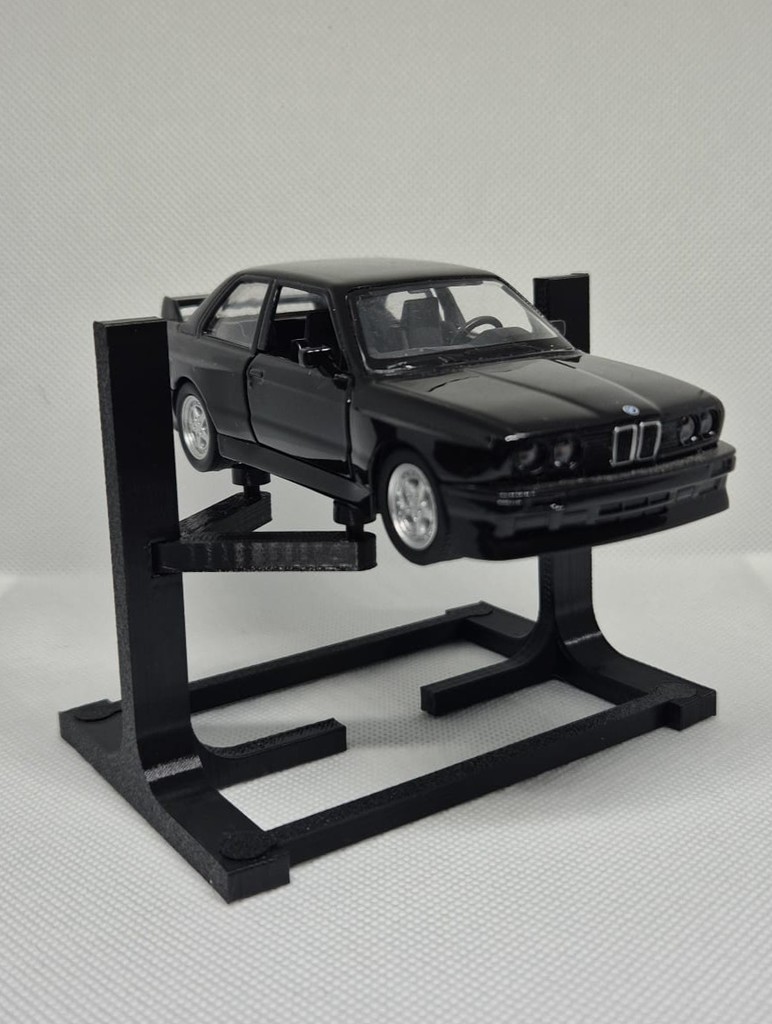 Миниатюрный подъемник для автомобилей