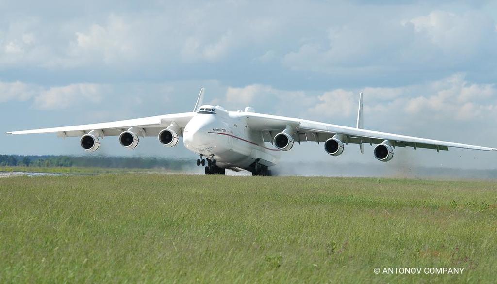 Модель самолета Антонов Ан-225 Мрия в масштабе 1:100