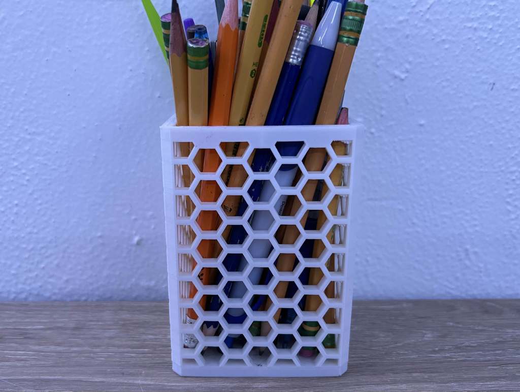 Держатель для карандашей/ручек с шестигранным узором