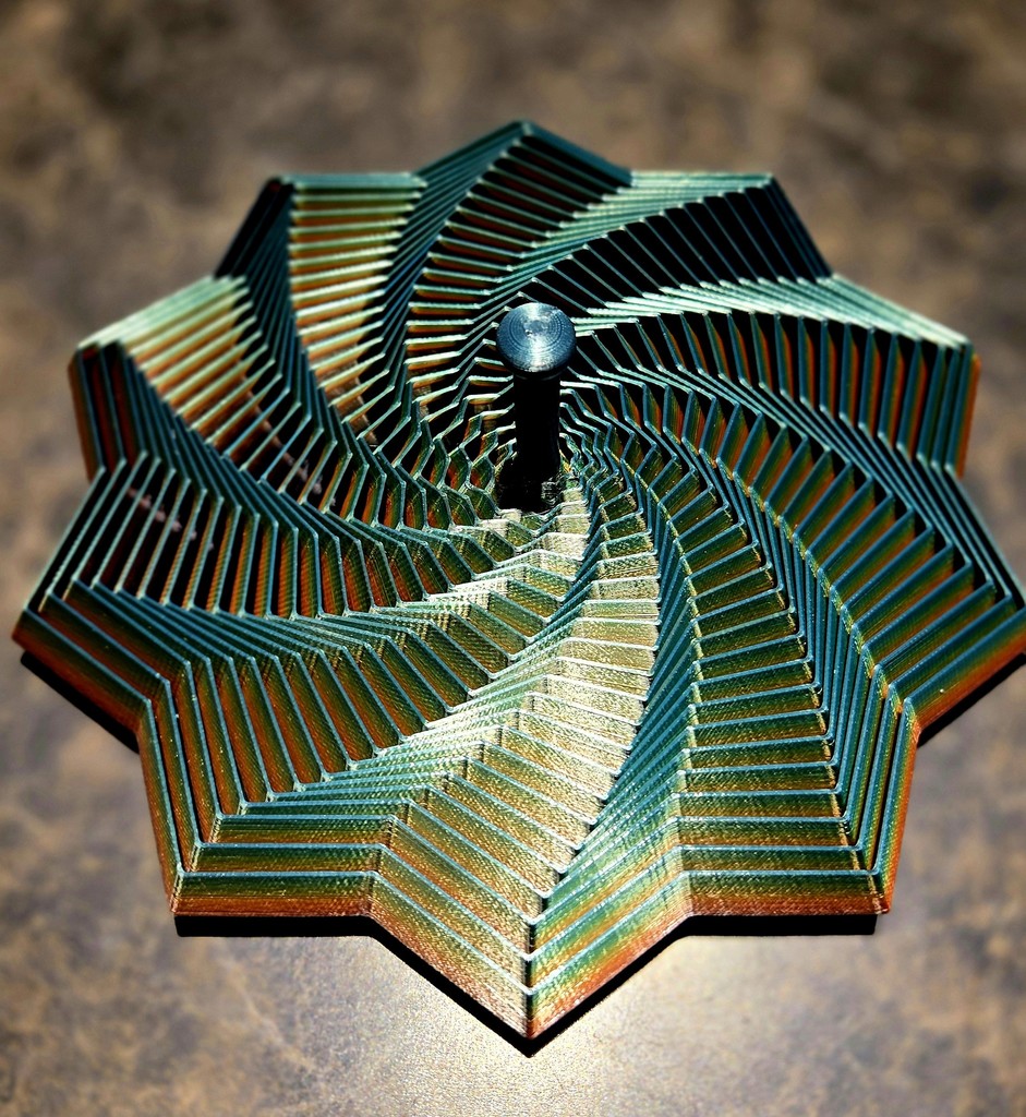 Фрактальная антистресс-игрушка с короткой ручкой